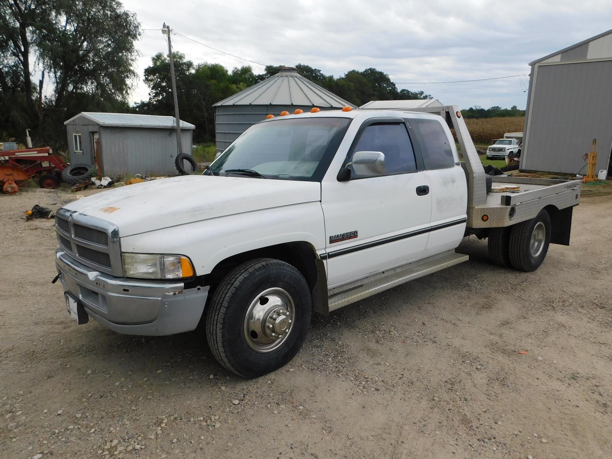 1995 Dodge Ram 3500 Equipment Image0