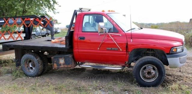 Image of Dodge Ram 3500 equipment image 2