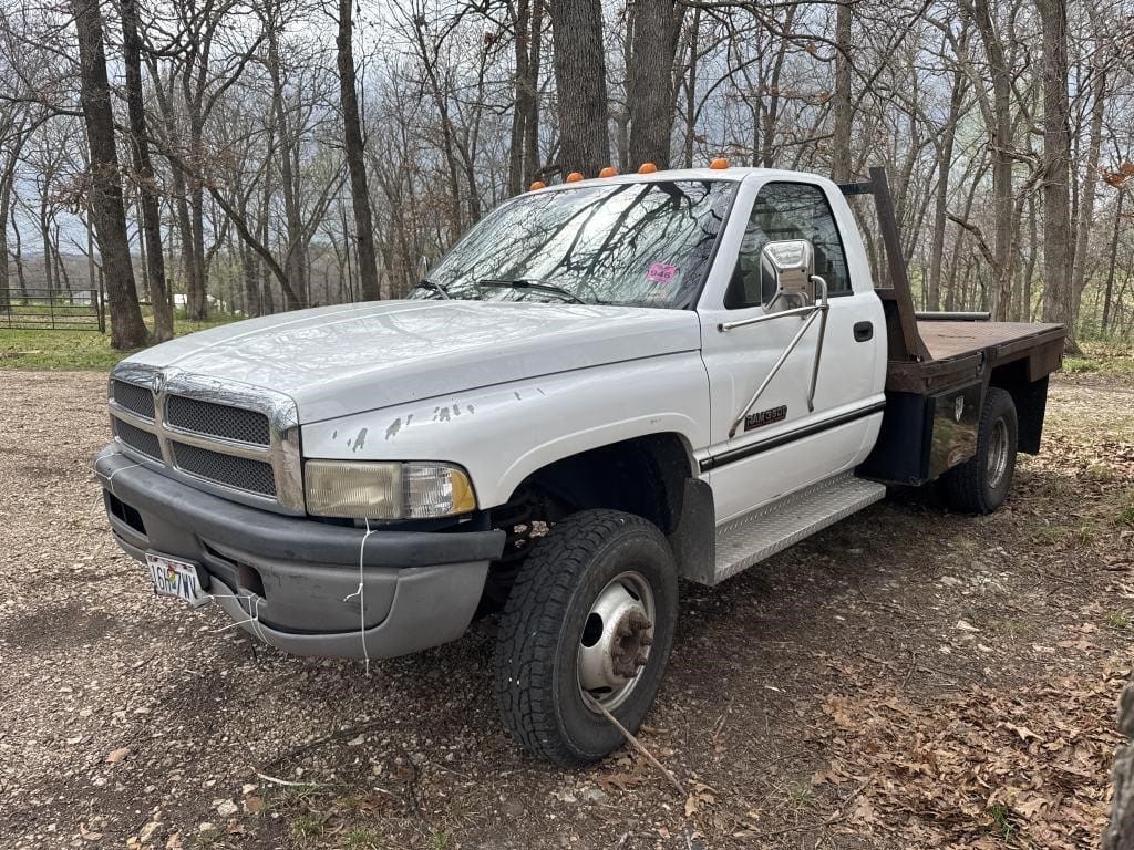 1995 Dodge Ram 3500 Equipment Image0