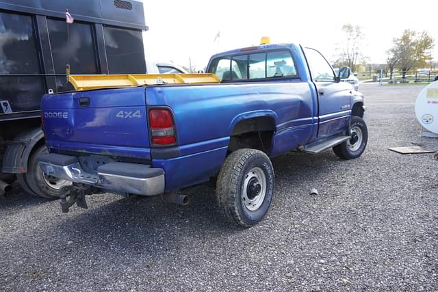 Image of Dodge Ram 2500 equipment image 2