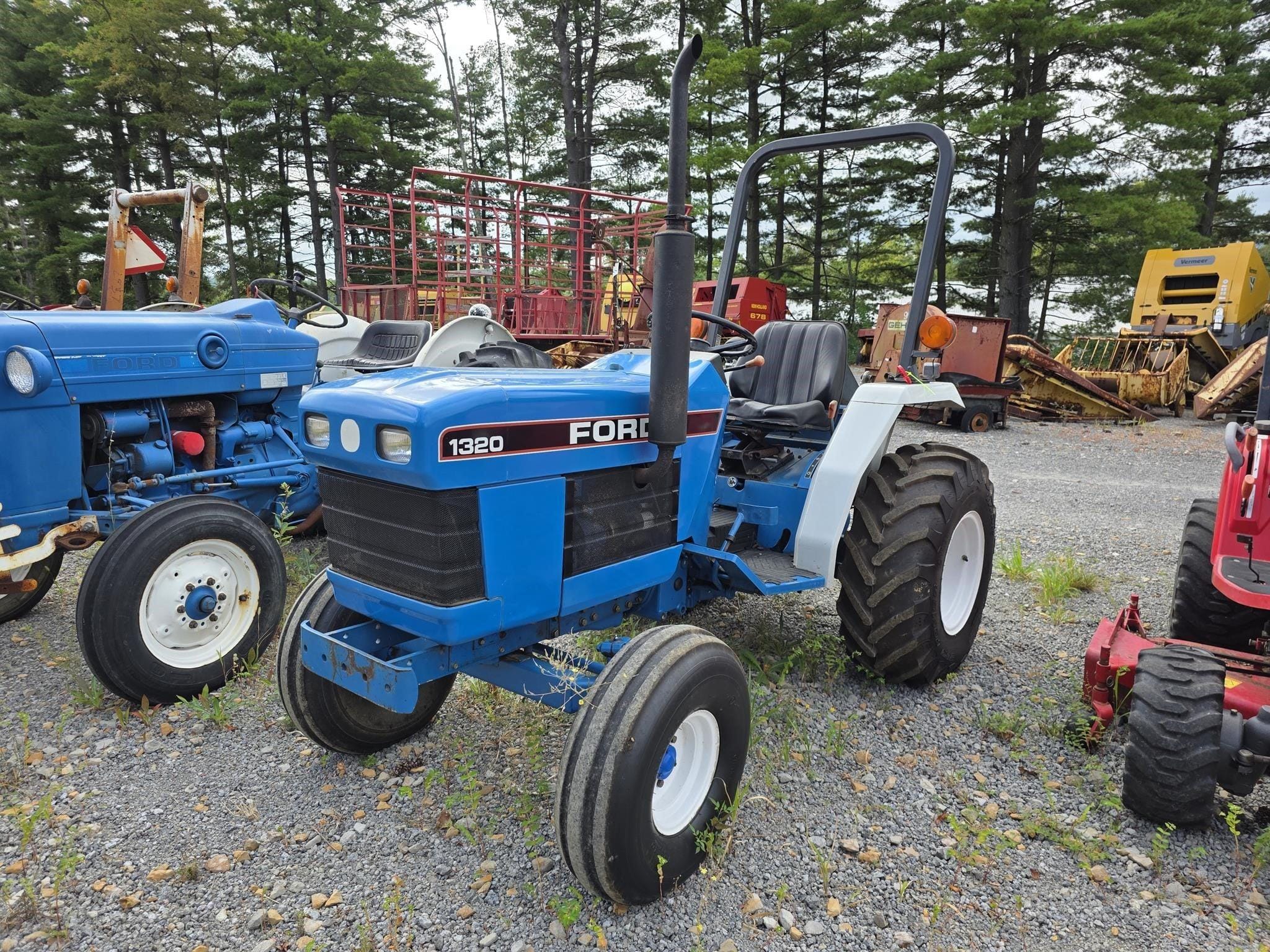1995 Ford 1320 Equipment Image0
