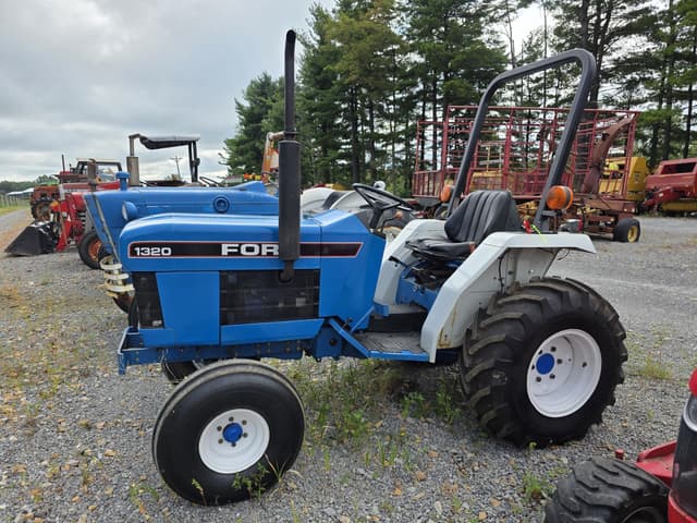 Image of Ford 1320 equipment image 1