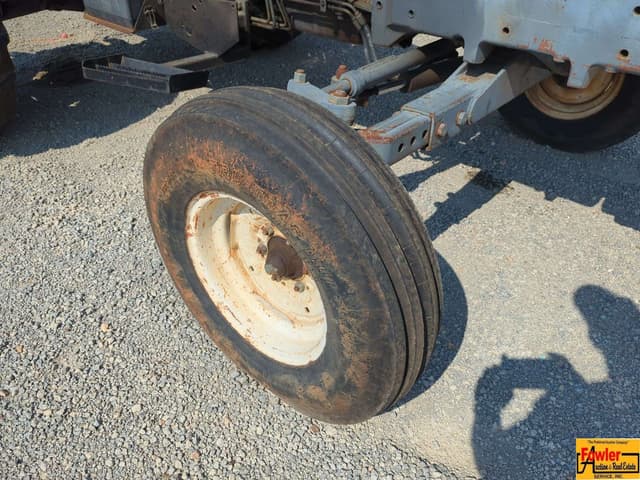 Image of Ford 7740 equipment image 2
