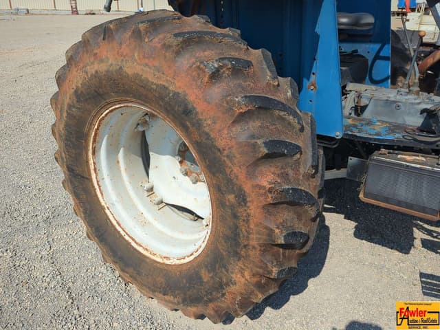 Image of Ford 7740 equipment image 4