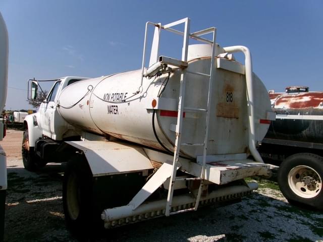 Image of Ford F-800 equipment image 2
