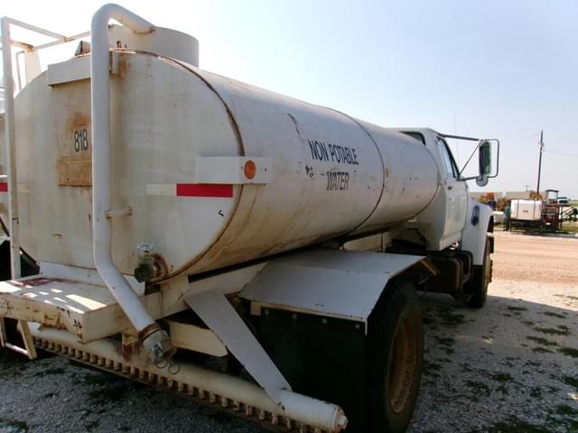 Image of Ford F-800 equipment image 3