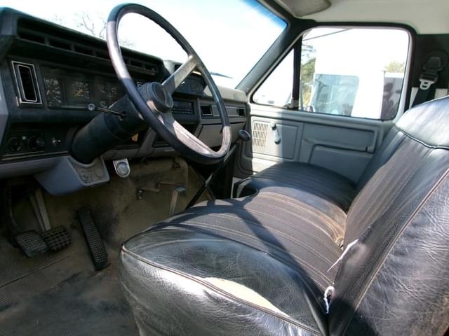Image of Ford F-800 equipment image 1