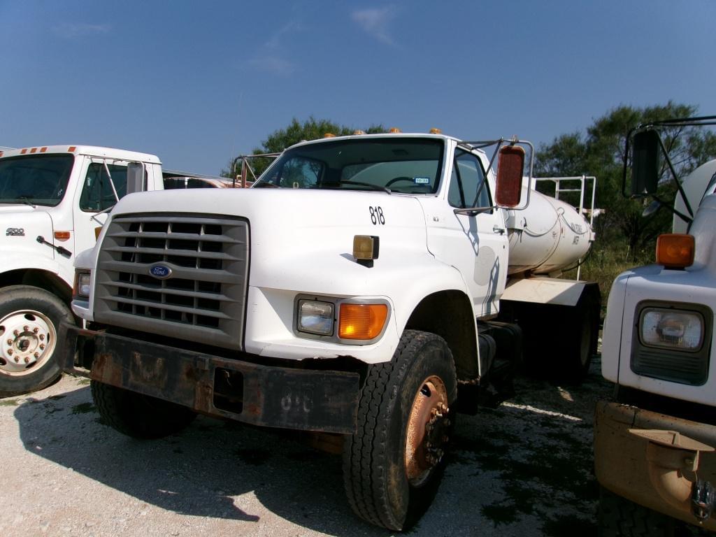 Image of Ford F-800 Primary image