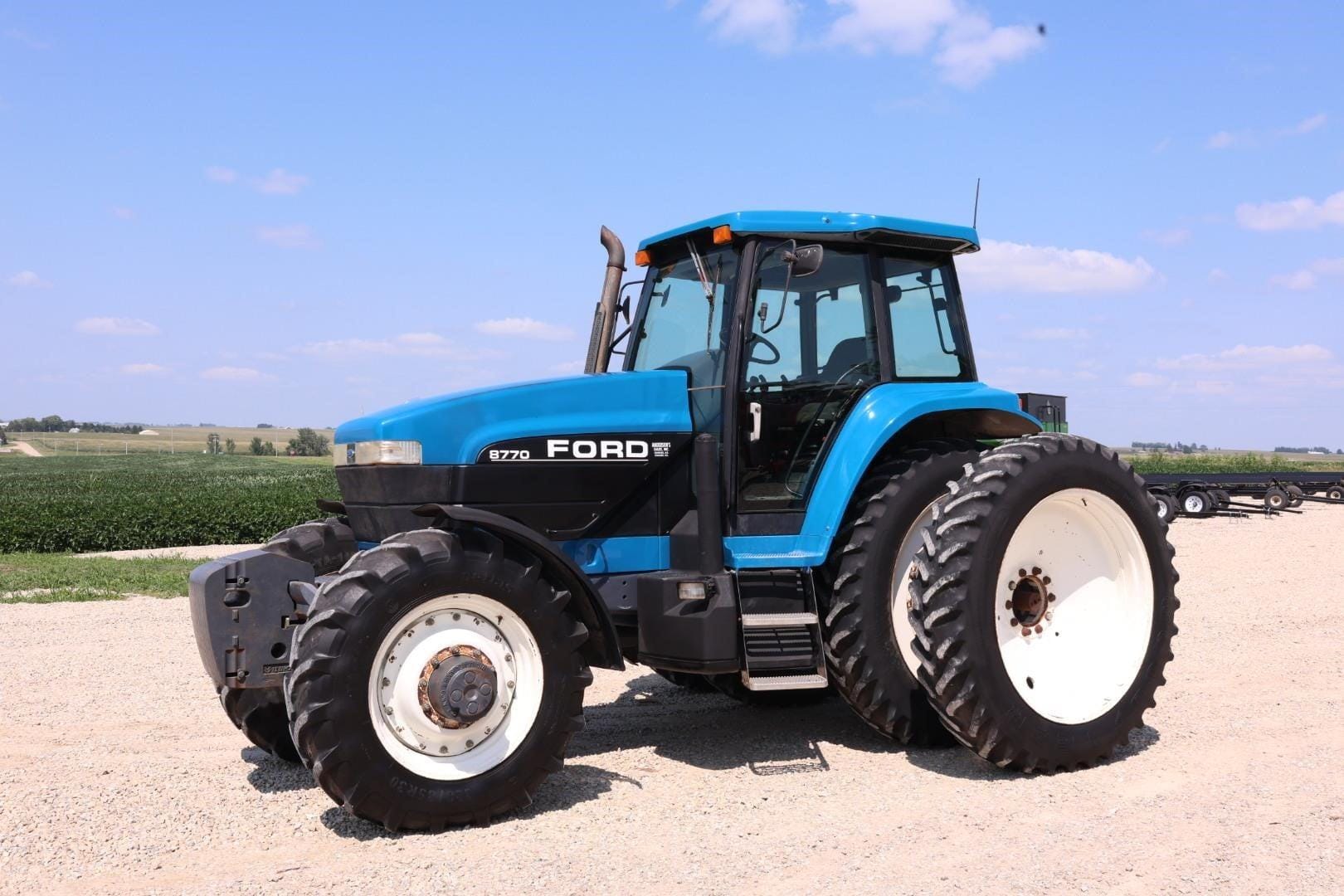 1995 New Holland 8770 Equipment Image0