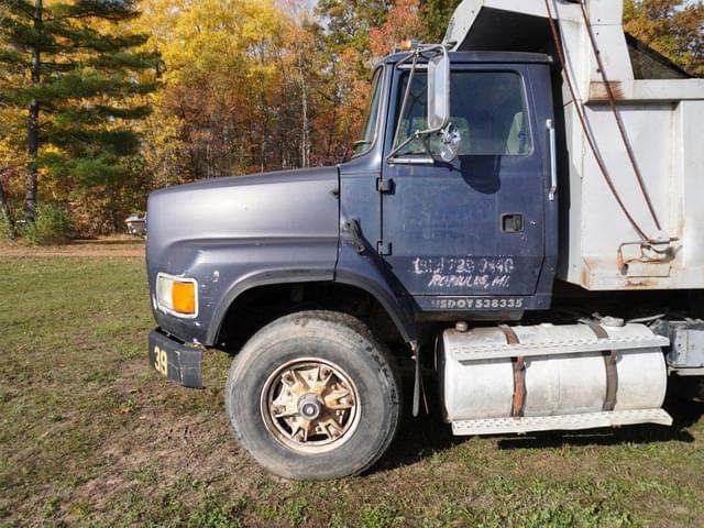 Image of Ford 9000 equipment image 2