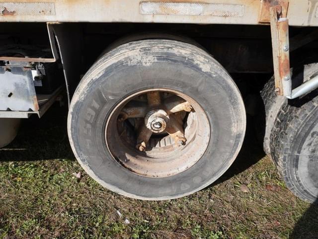 Image of Ford 9000 equipment image 4