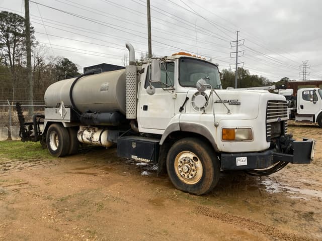 Image of Ford Aeromax L9000 equipment image 3