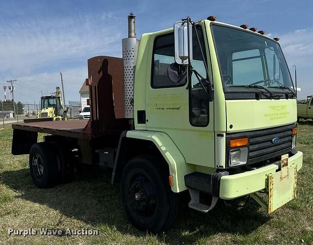 Image of Ford CF7000 equipment image 2
