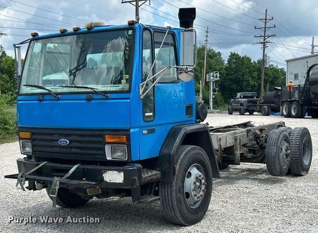 Image of Ford CF8000 equipment image 1