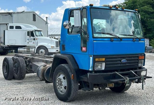Image of Ford CF8000 equipment image 3