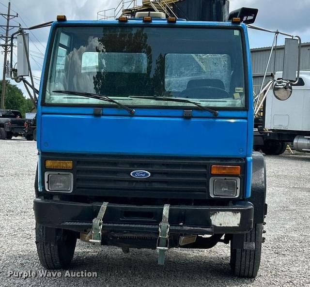 Image of Ford CF8000 equipment image 2