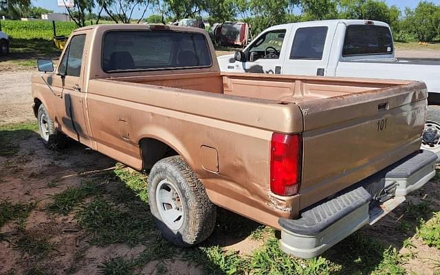 Image of Ford F-150 equipment image 2