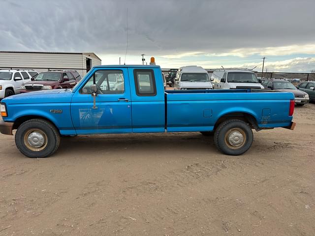 Image of Ford F-250 equipment image 2