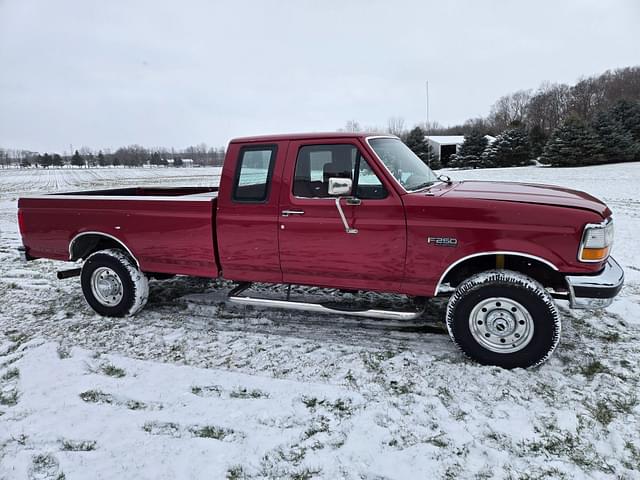 Image of Ford F-250 equipment image 2