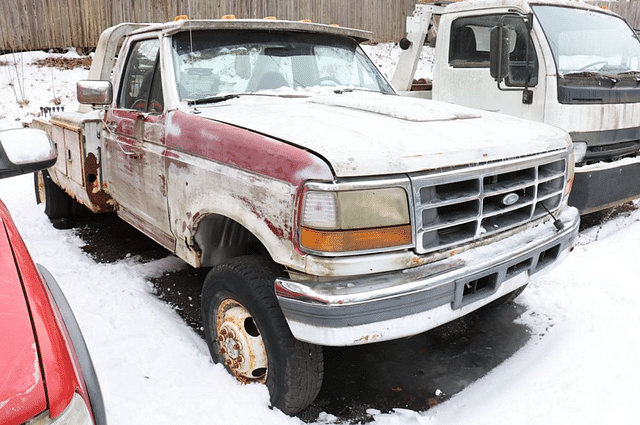 Image of Ford F-350 equipment image 2