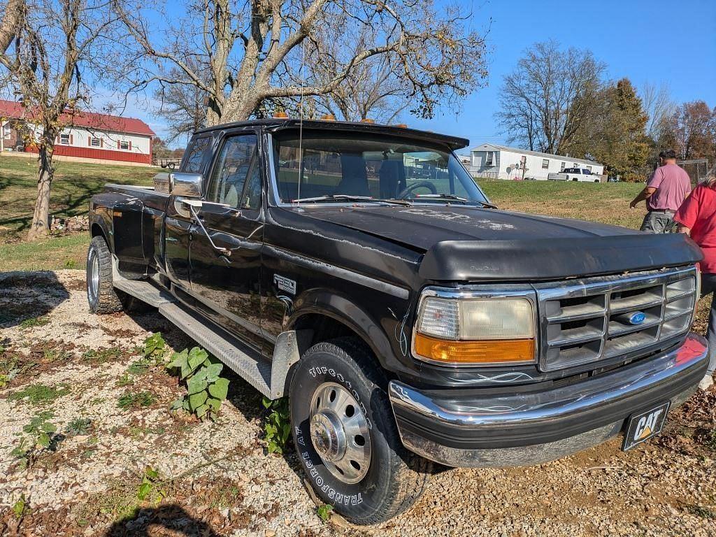 Image of Ford F-350 Primary image