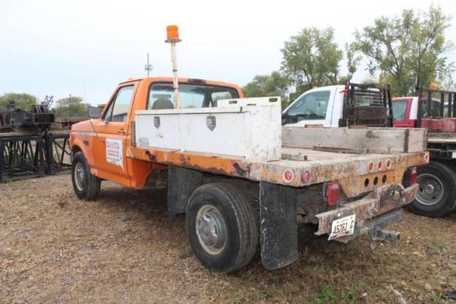 Image of Ford F-350 equipment image 3