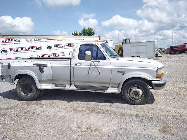 Image of Ford F-350 equipment image 3