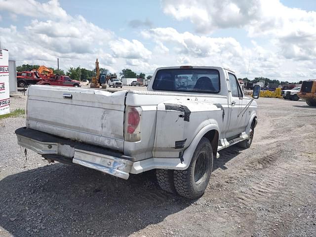Image of Ford F-350 equipment image 4