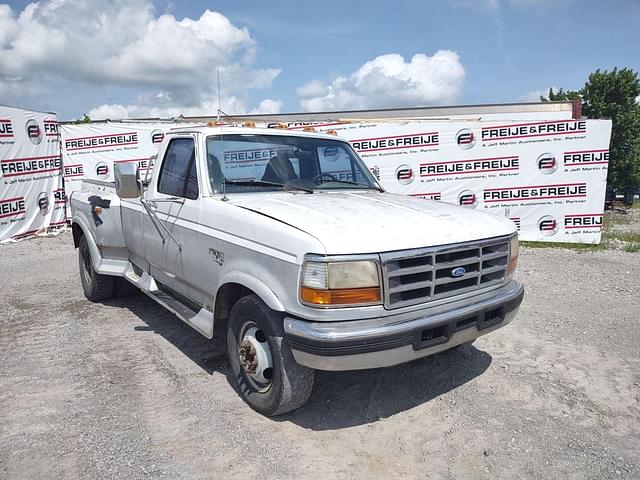 Image of Ford F-350 equipment image 2