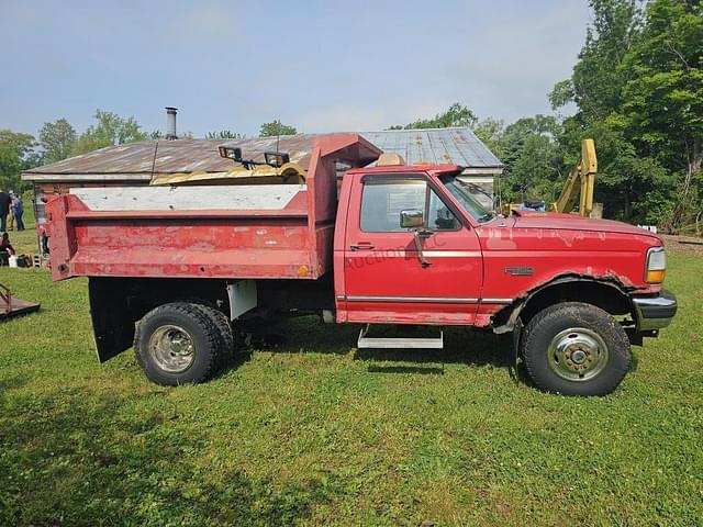 Image of Ford F-350 equipment image 3