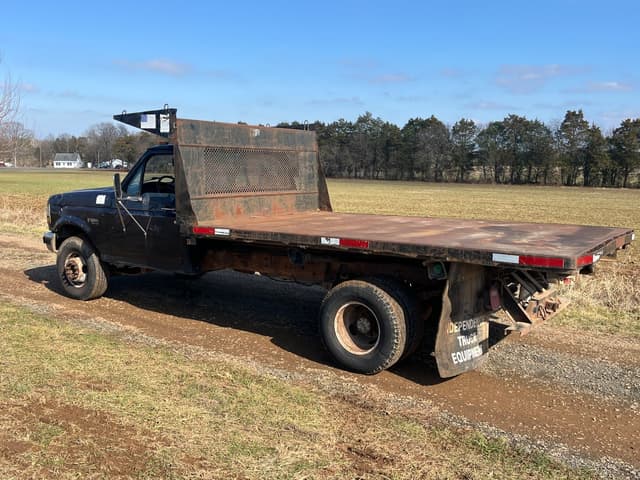 Image of Ford F-450 equipment image 3