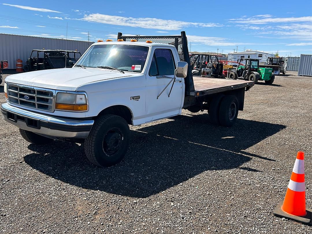 Image of Ford F-450 Primary image