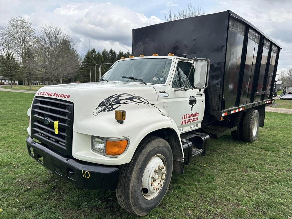 1995 Ford F-700 Equipment Image0