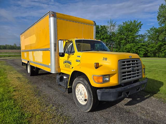 Image of Ford F-700 equipment image 2