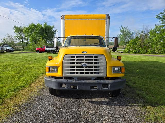 Image of Ford F-700 equipment image 1