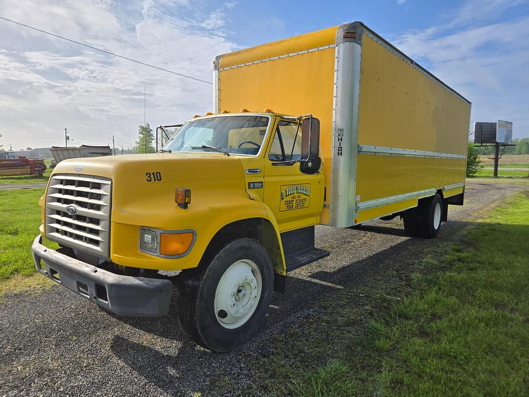 Image of Ford F-700 Primary image