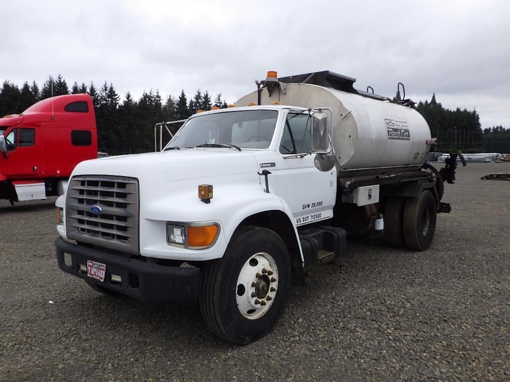 Image of Ford F-800 Primary image