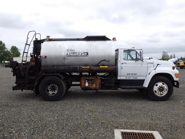 Image of Ford F-800 equipment image 3