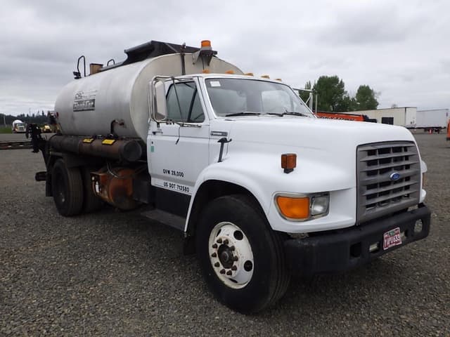 Image of Ford F-800 equipment image 2