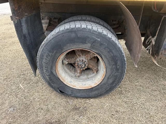 Image of Ford F-800 equipment image 2