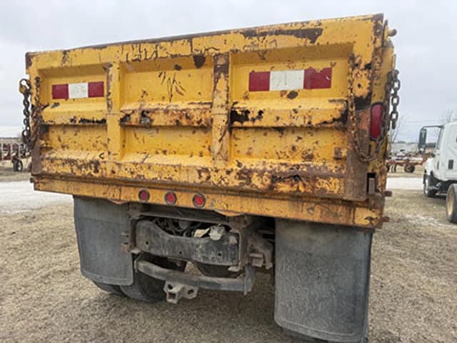 Image of Ford F-800 equipment image 3