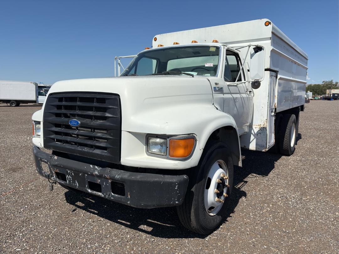 Image of Ford F-800 Primary image