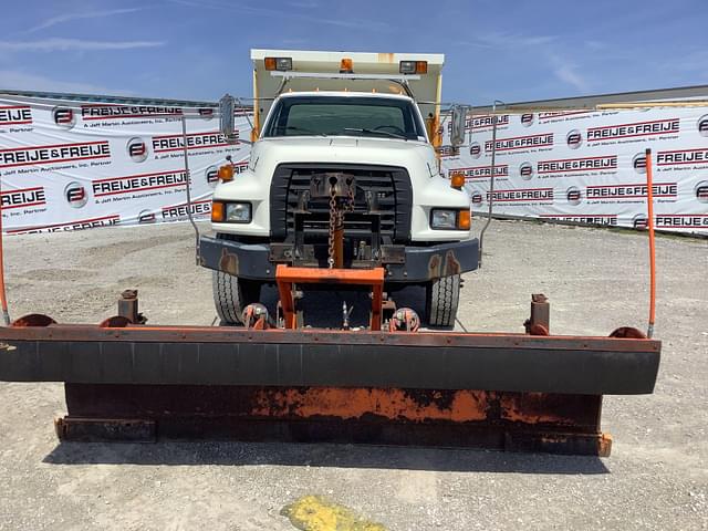 Image of Ford F-800 equipment image 1
