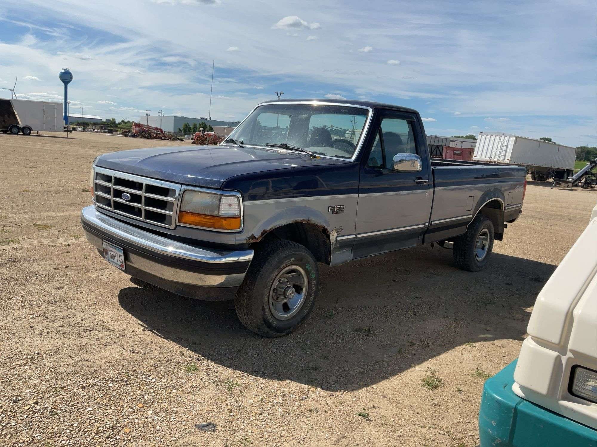 1995 Ford F-150 Equipment Image0