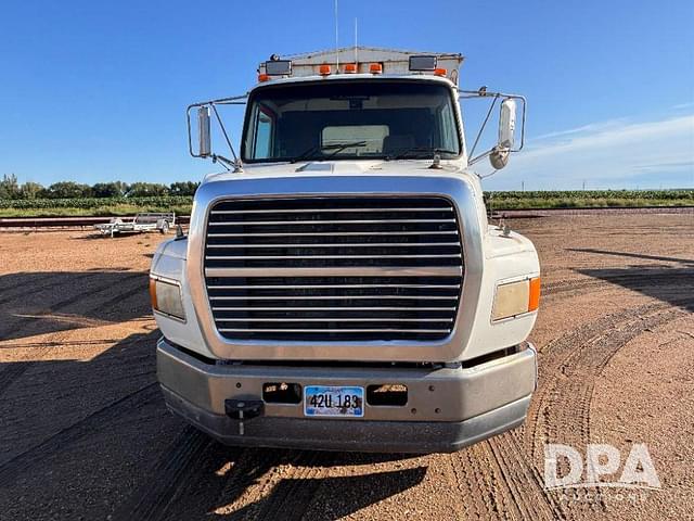 Image of Ford L9000 equipment image 2