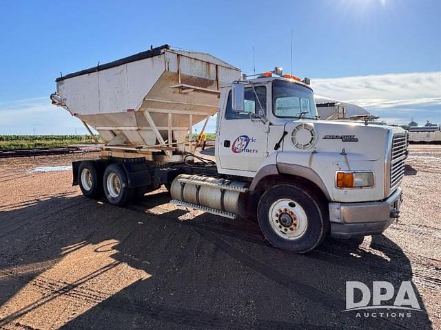 Image of Ford L9000 equipment image 4