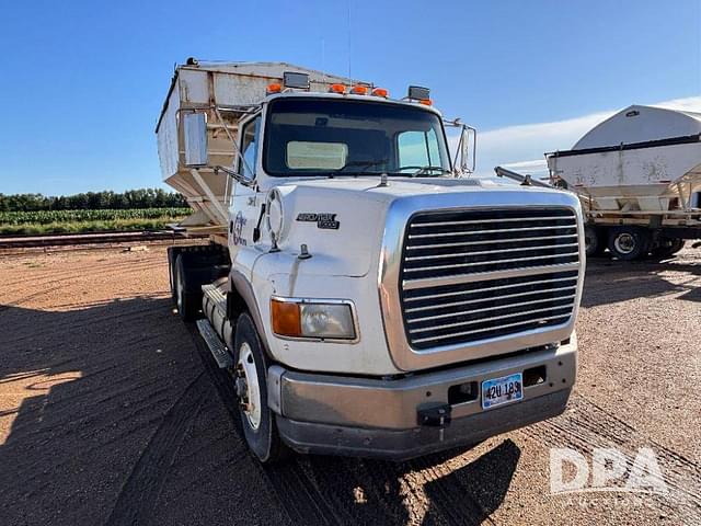 Image of Ford L9000 equipment image 3