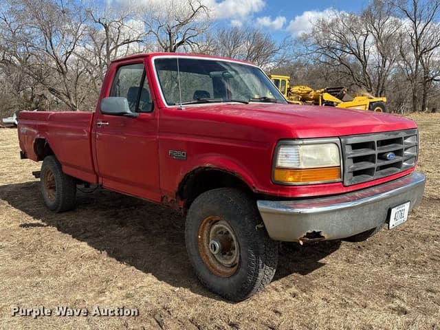 Image of Ford F-250 equipment image 2