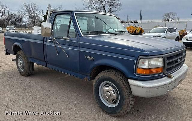 Image of Ford F-250 equipment image 2