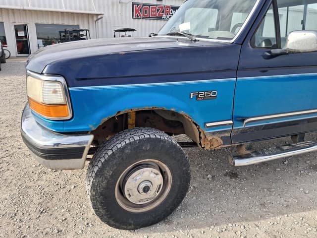 Image of Ford F-250 equipment image 3